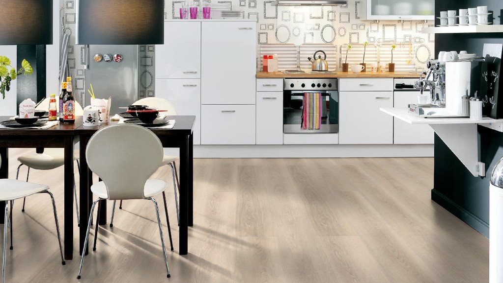 Ламинат Haro Tritty 100 Loft 4V Дуб Белый Выбеленный 535371 фото в интерьере Ламинат Haro Tritty 100 Loft 4V Дуб Белый Выбеленный 535371 фото в интерьере